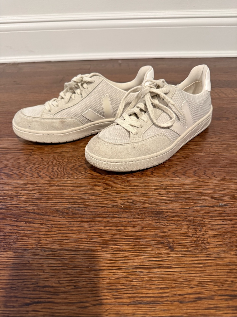 Veja Cream Lace-Up Low-Top Sneakers